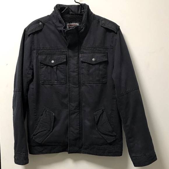 Levi’s Men’s Sherpa Lined Jacket! - Picture 8 of 8